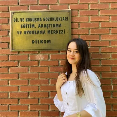 Dkt. Büşra Coşaroğlu – Dil ve Konuşma Terapisi