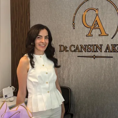 Dt. Cansın Akçay – Diş Hekimi