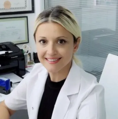 Dt. Elif Bağış – Diş Hekimi