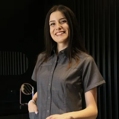 Dt. Gülce Nilay Bingöl – Diş Hekimi